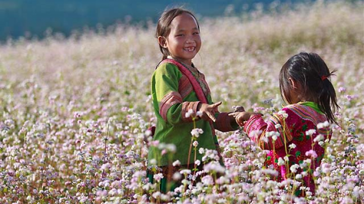 Dự tương lai trẻ trong lễ đầy tháng của người Nùng