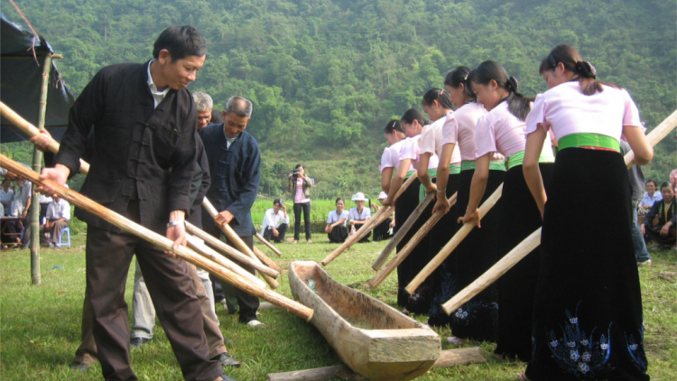 Khua Luống-loại hình diễn xướng từ hoạt động giã gạo