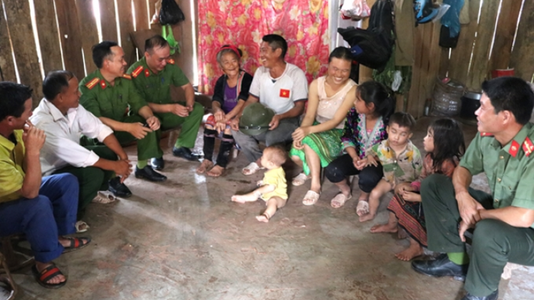 Chú trọng phát triển đảng viên là người dân tộc
