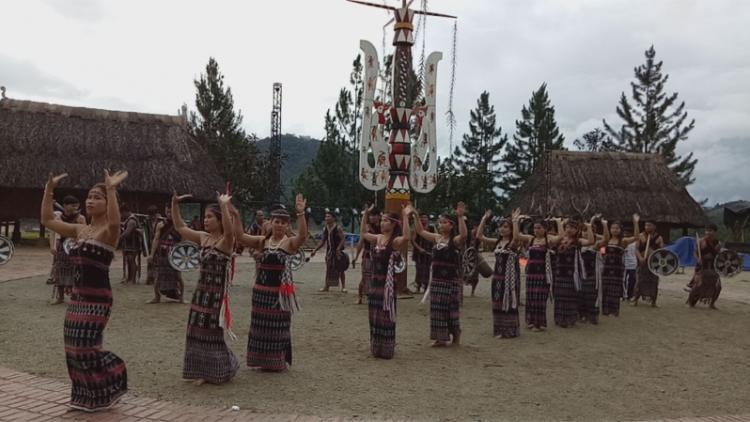 Lễ tạ ơn bố mẹ vợ của người Cơ tu