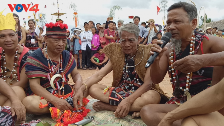 "Chạm" vào miền văn hóa Cơ tu