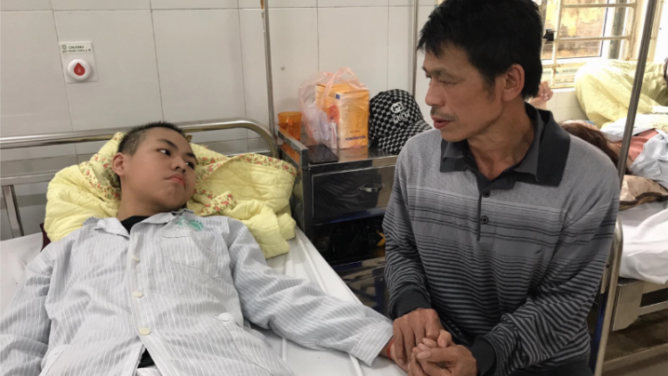 Mắc ung thư máu, chàng trai người Tày đang ở lằn ranh sinh tử