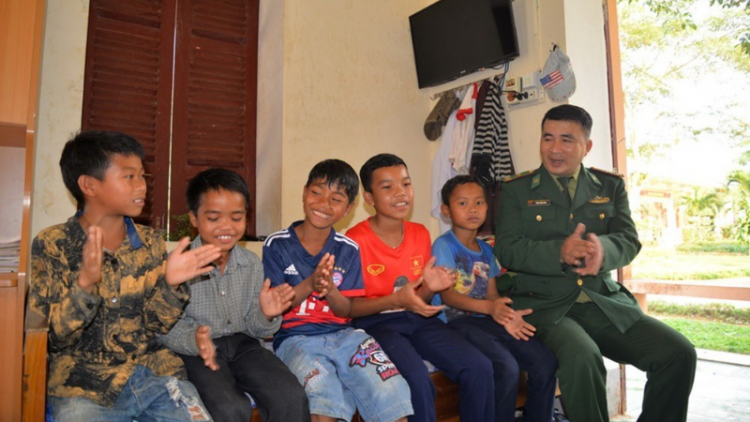 Con nuôi đồn biên phòng vùng cao biên giới