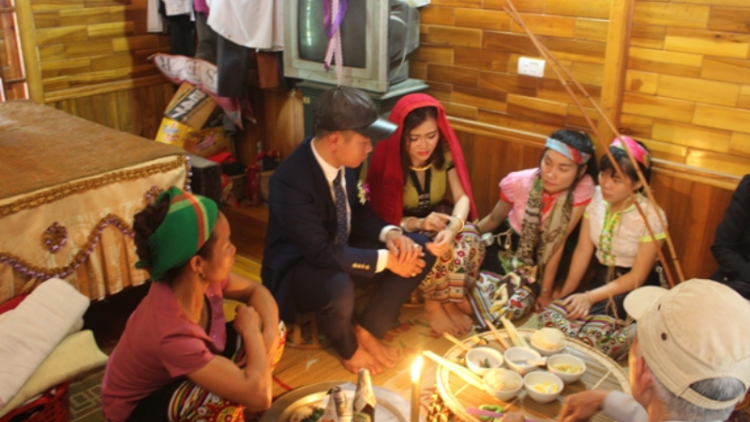 Người Thái kiêng xoa đầu trẻ nhỏ