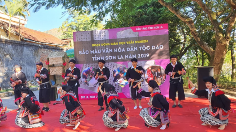 Múa chuông - Điệu múa linh thiêng của người Dao Tiền Vân Hồ