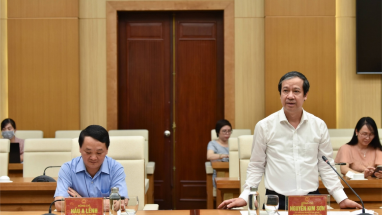 Trao cơ hội học tập nhiều hơn cho học sinh DTTS