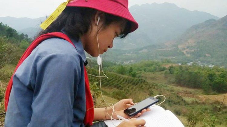 Nan giải việc dạy và học trực tuyến với học sinh biên giới