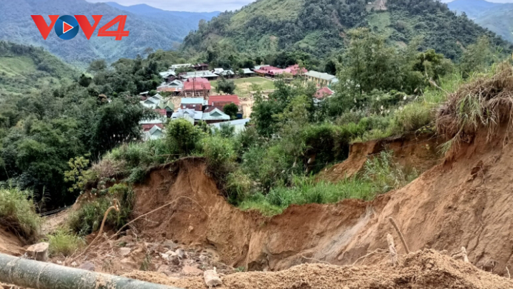 Tây Giang nỗ lực khắc phục tắc nghẽn giao thông các xã vùng cao do mưa lũ