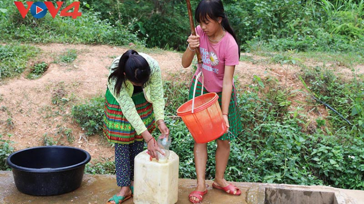 Cõng nước lên “đỉnh trời”