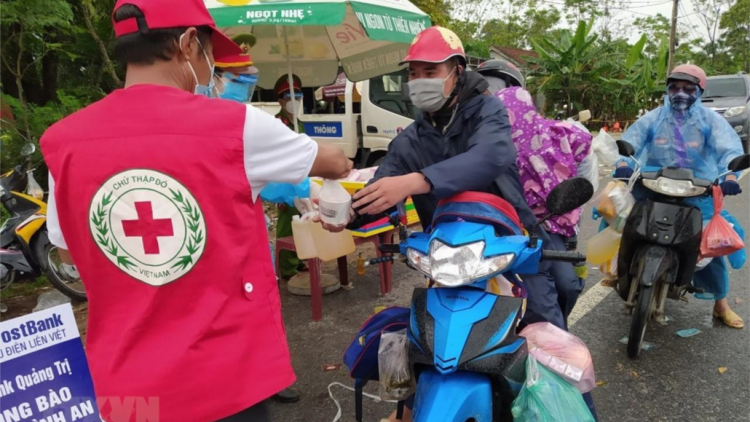 Nghĩa đồng bào khi đón người dân trở về quê hương