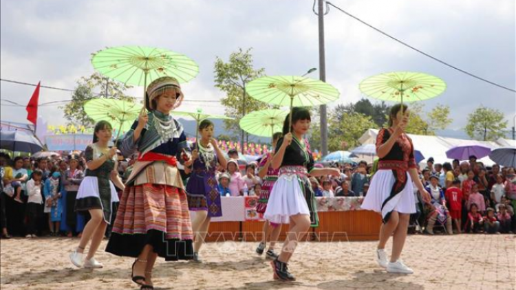 Dân ca giao duyên đối đáp của người Mông