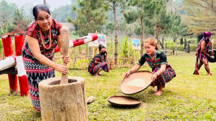 Đến A Lưới dự lễ hội Aza