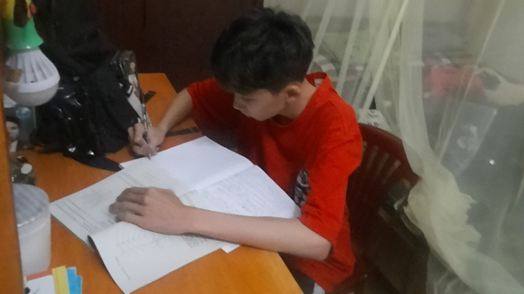 Giúp cậu học sinh người Tày hoàn cảnh khó khăn