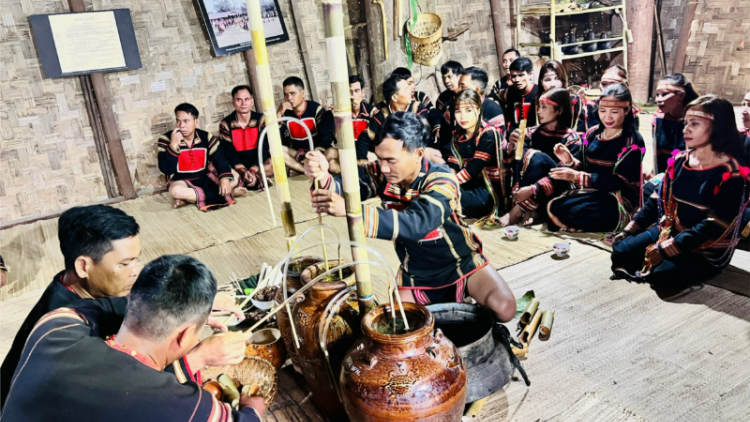 Lễ kết nghĩa của người Bana - Cơtu