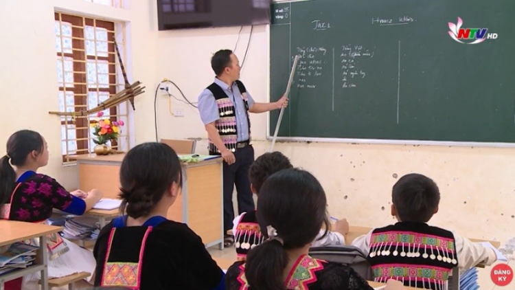 Dạy và học tiếng DTTS trong các môn học tự chọn