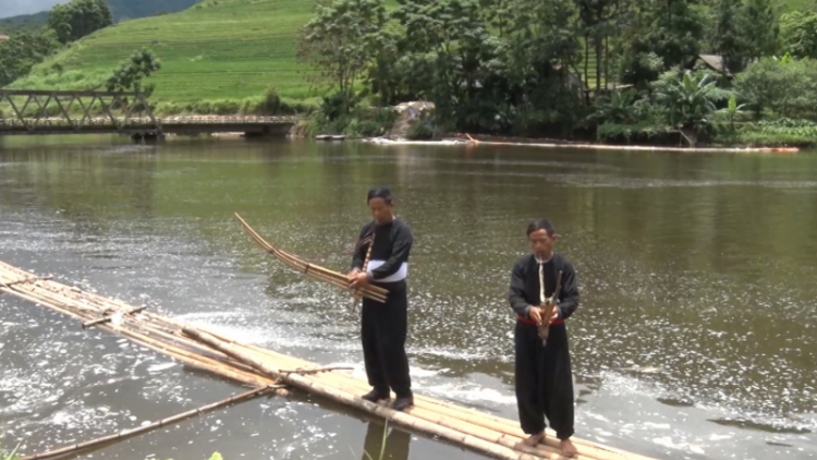 Hấp dẫn khèn Mông Bắc Hà