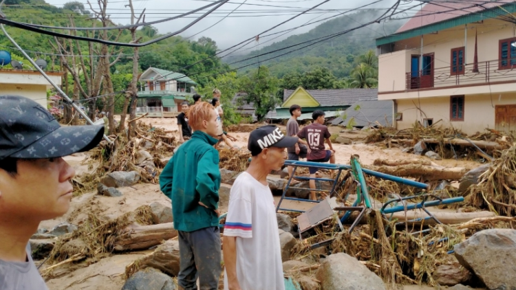 Nghệ An: “Không để người dân vùng lũ đói rét”