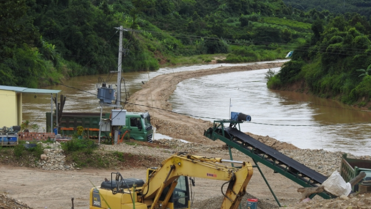 Kon Tum: nhiều sai phạm tại điểm mỏ khai thác cát do buông lỏng quản lý