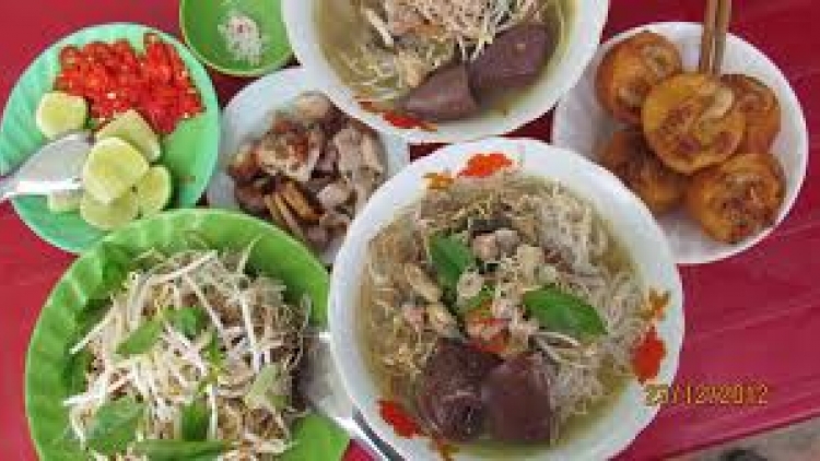 អាហារពិសេសៗនៅដៀនបៀននិងនំបញ្ចុកទឹកសម្លត្រាវិញ 03-05-2014