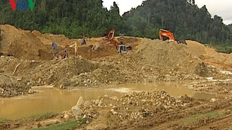 Quảng Nam: Ga vớh plêêng tu Dự án bhrợ prứah, bhrợ bhr’lậ bha lang ruộng, bha nậ đá pa zum lâng k’rong pay khoáng sản