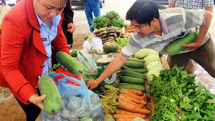 Nam Giang-chợ phiên cóh k’coong ch’ngai