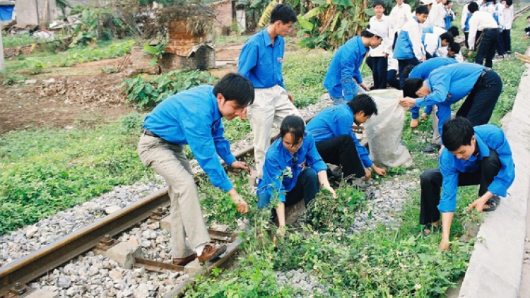 Bh’rợ tr’nêng âng đoàn c’moo 2013: bêl ta đhâm c’mor nắc la lua ta níh ting bhrợ têng bh’rợ zúp zooi zập ngai