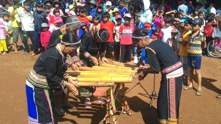 Pơlê cheăm Tây Nguyên mot tung rơnó mơd^ng