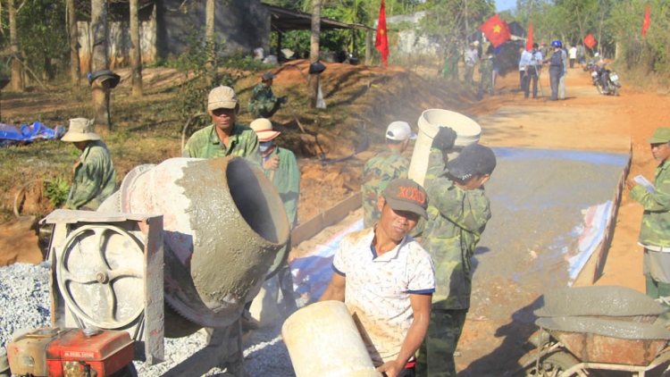 Kontum: Mơhnhôk tơdroăng tơ’noăng cheăng mơjiâng thôn pơlê nếo