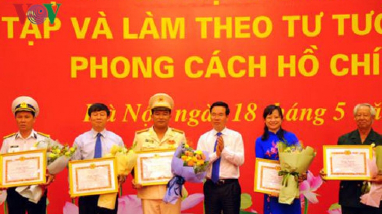 Hneăng hôp lâp tơnêi têa mơgêi pơtân 1 hơnăm pêi pro tơdroăng pơkâ ‘’Thăm mơdêi hriâm tâp [a\ pro [ối tiô hiâm mơno, túa cheăng Hồ Chí Minh’’
