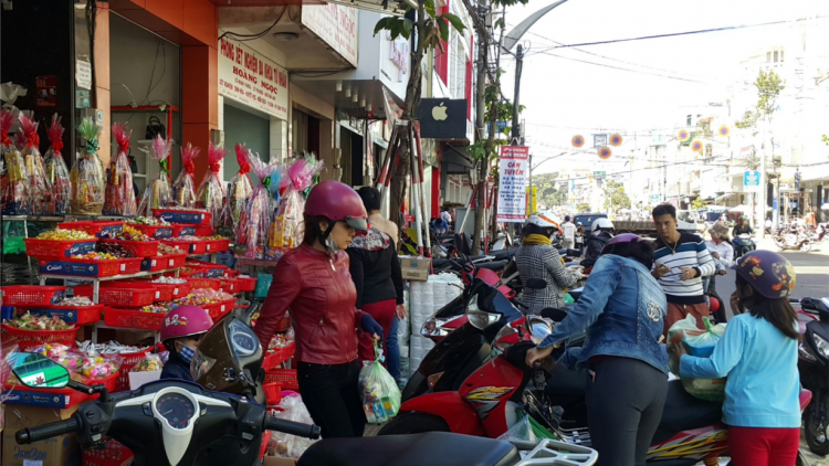 Gia Lai: Mơ-eăm rak tơniăn yă tê tơmeăm tung rôh Tết