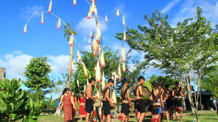 Kon Tum: Hên tơdroăng ki le\m tro drêng pơxiâm po Măng t^ng mơhno túa le\m tro, ôm hyô roh má 4