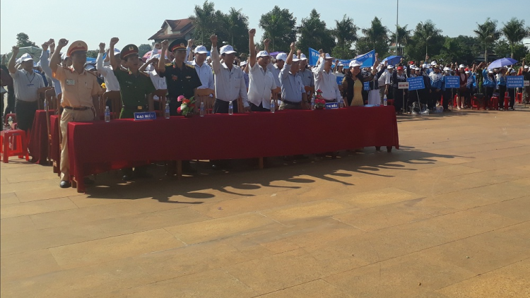 Mâu tơring cheăm tơku\m cheăng tung khế rak krúa kế kâ