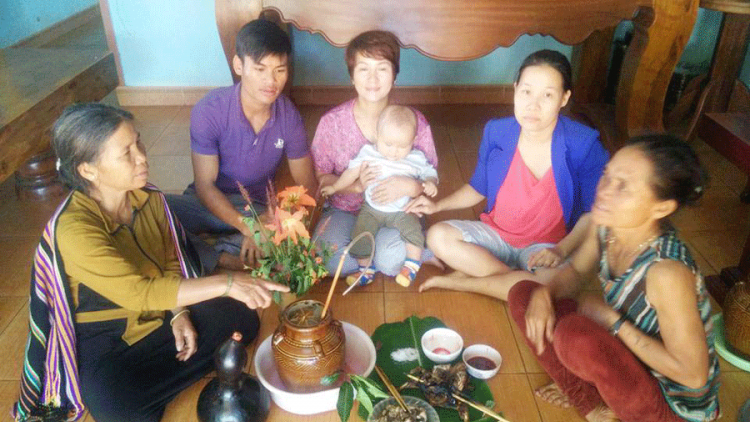 Mơd^ng rơkâu mơnê: Túa ki le\m tro dêi hdroâng Jarai [ă Bơhnéa a Gia Lai