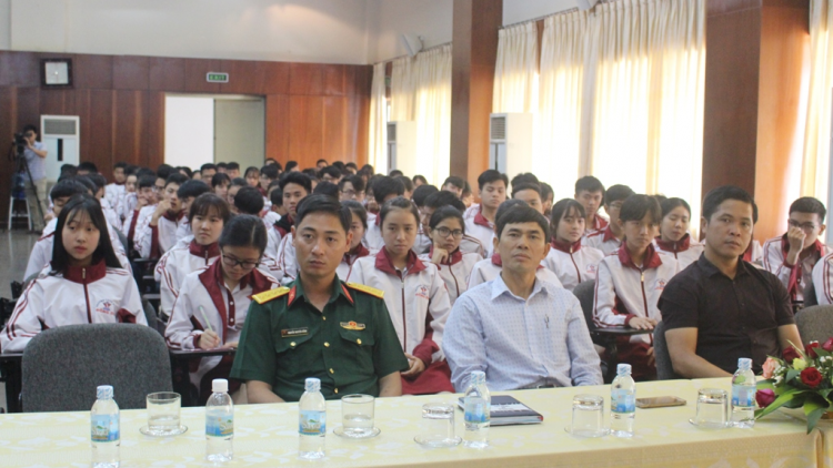 Trâm tơpui tơno [a\ mâu ngế ki châ trâm hlo ‘’Tơdroăng tơplâ a {uôn Ma Thuột’’