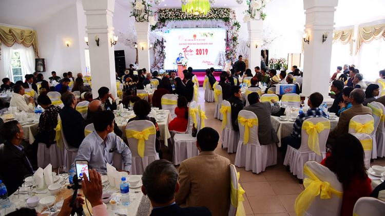 Lâm Đồng tơku\m po tơdroăng ‘’Hơngưi pơlê xiâm’’