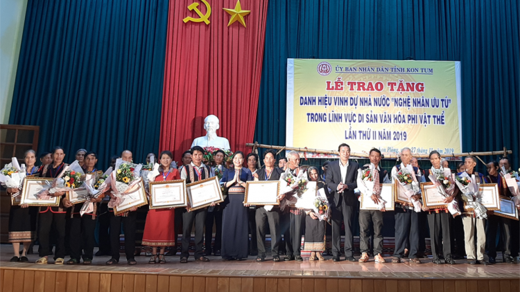 Pơxiâm po Hâi leh mơhno túa le\m tro mâu hdroâng kuăn ngo kong pơlê Kon Tum 2019