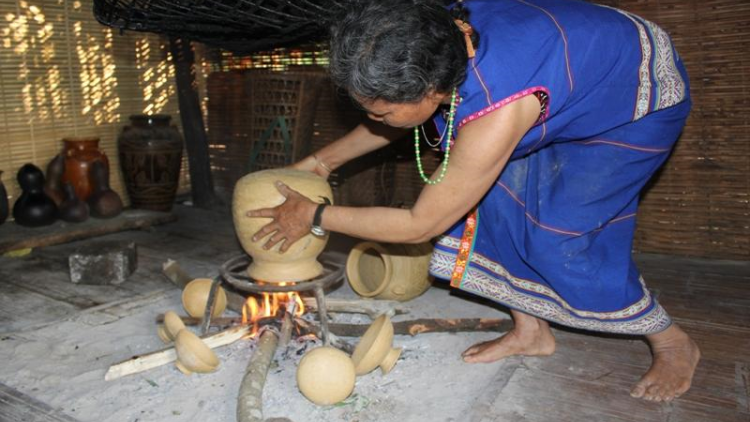 Ki le\m tơviah dêi tơdroăng me\n tơnêi hne\n mơjiâng tơmeăm dêi mơngế Bơhnéa a Kon Tum