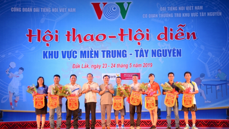 Rơ’jíu Việt Nam tơku\m po roh tơ’noăng ivá, mơđah hơdruê xuâng kơpong peăng Tơdế [ă Tây Nguyên