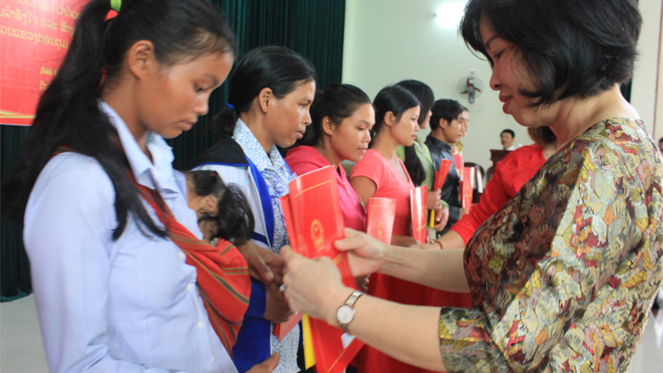 Diâp hlá mơ-éa chêh inâi mơngế Việt Nam ăm 38 ngế a kong pơlê Kon Tum