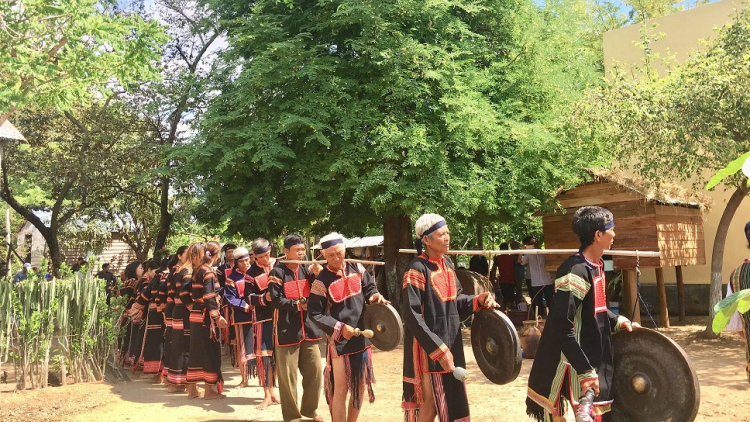 T^ng kâ báu nếo a cheăm }ư\ Mố (Gia Lai)