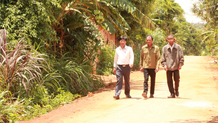 Y Ruê {yă, ngế mố đo#i tro rong djâ troăng ahdrối tung pơlê, cheăm