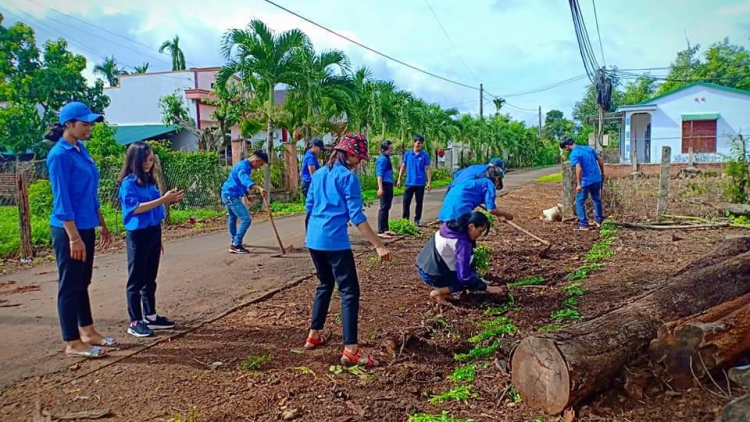 Troăng reăng droh rơtăm – Ki le\m mơnâ dêi Thôn pơlê nếo a cheăm Hòa Xuân