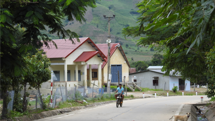 Tơngah tơtêk a pơlê ôm hyô thôn pơlê nếo pơlê Kiều a troăng Trường Sơn Đông