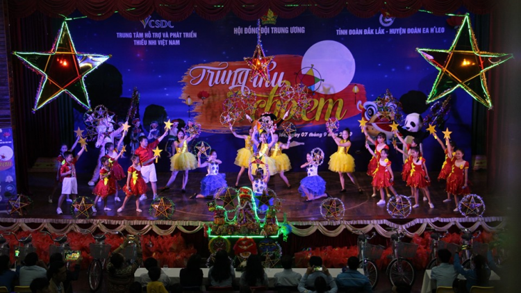 Djâ trung thu troh vâi o kơtiê tung kong pơlê Dak Lak