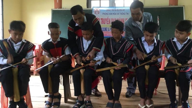 Pơlê kong krâm {uôn Hồ tơku\m po 4 lâm hnê to\n chêng tơgôu koăng