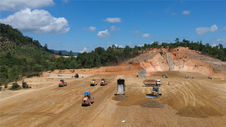 Rơchôa têa Krông Pa] Thượng: Pêi i re\ng drêng châ tah lôi ki tơvâ tơvâ