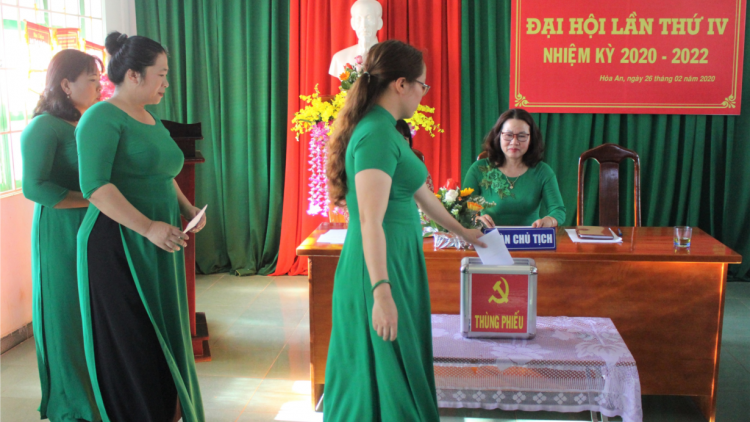 Dak Lak rak tơniăn klêi tơdroăng ki po hneăng hôp Đảng rêm râ