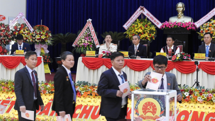 Kon Tum: Hneăng hôp mơnúa dêi Đảng [o# tơring Ia H’Drai klêi tơniăn