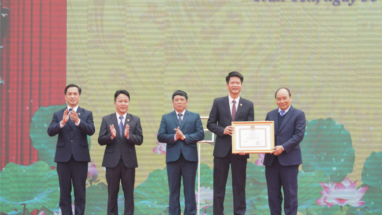 Ngế pro xiâm hnê ngăn tơnêi têa diâp inâi ‘’Tơring thôn pơlê nếo’’ apoăng kơpong Tây Bắc