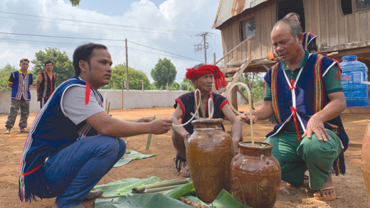 Rơkâu pâ mêi tro tô ‘ló